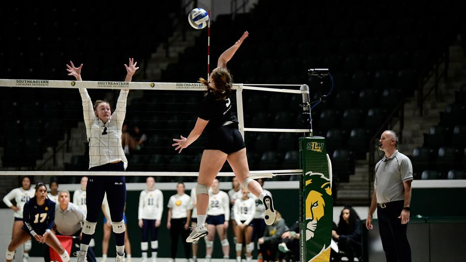 Lady Lions Win Eighth-Straight, Seventh Sweep in a Row in Win Over Commerce